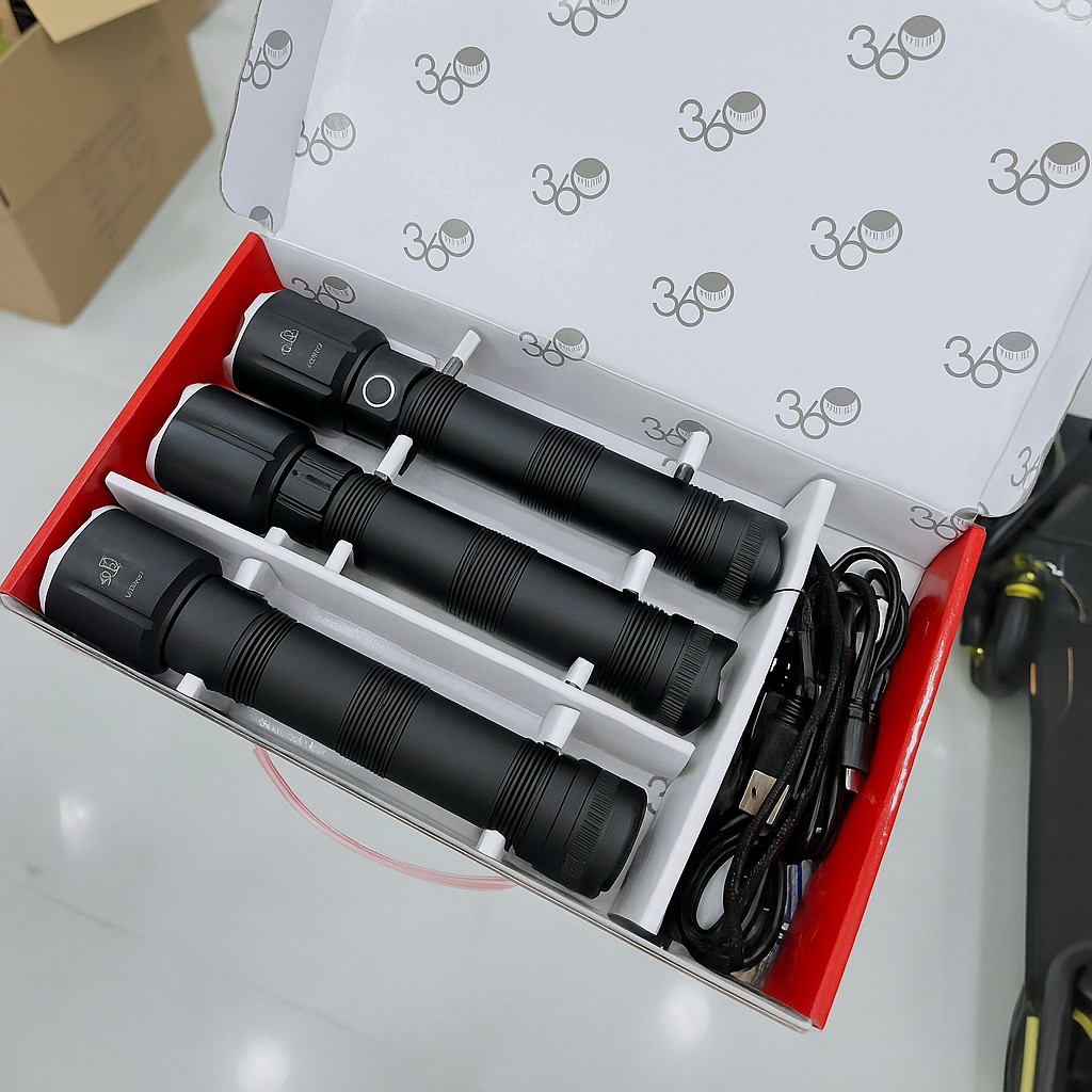 🔥 𝟑-𝐏𝐢𝐞𝐜𝐞 𝐆𝐞𝐫𝐦𝐚𝐧 𝐓𝐞𝐜𝐡𝐧𝐨𝐥𝐨𝐠𝐲 𝐓𝐨𝐫𝐜𝐡 𝐒𝐞𝐭 – 𝟖𝟎𝟎𝟎𝐦𝐀𝐡 𝐏𝐨𝐰𝐞𝐫 • 𝟐𝐊𝐌 𝐙𝐨𝐨𝐦 𝐑𝐚𝐧𝐠𝐞 • 𝐌𝐞𝐭𝐚𝐥 𝐁𝐨𝐝𝐲