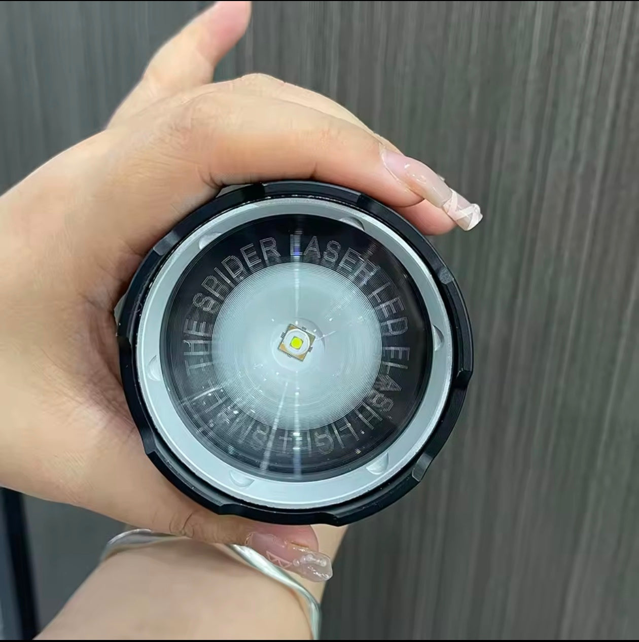 𝐏𝐨𝐰𝐞𝐫𝐟𝐮𝐥 𝟏𝟎𝟎𝐖 𝐅𝐥𝐚𝐬𝐡𝐥𝐢𝐠𝐡𝐭 𝐏𝐨𝐫𝐭𝐚𝐛𝐥𝐞 𝐓𝐨𝐫𝐜𝐡 𝐎𝐮𝐭𝐝𝐨𝐨𝐫 𝐋𝐨𝐧𝐠 𝐃𝐢𝐬𝐭𝐚𝐧𝐜𝐞(𝟗𝟖𝟎𝟎𝟎𝐋𝐌 𝟏𝟎𝟎𝟎𝟎𝐌𝐀𝐇 )